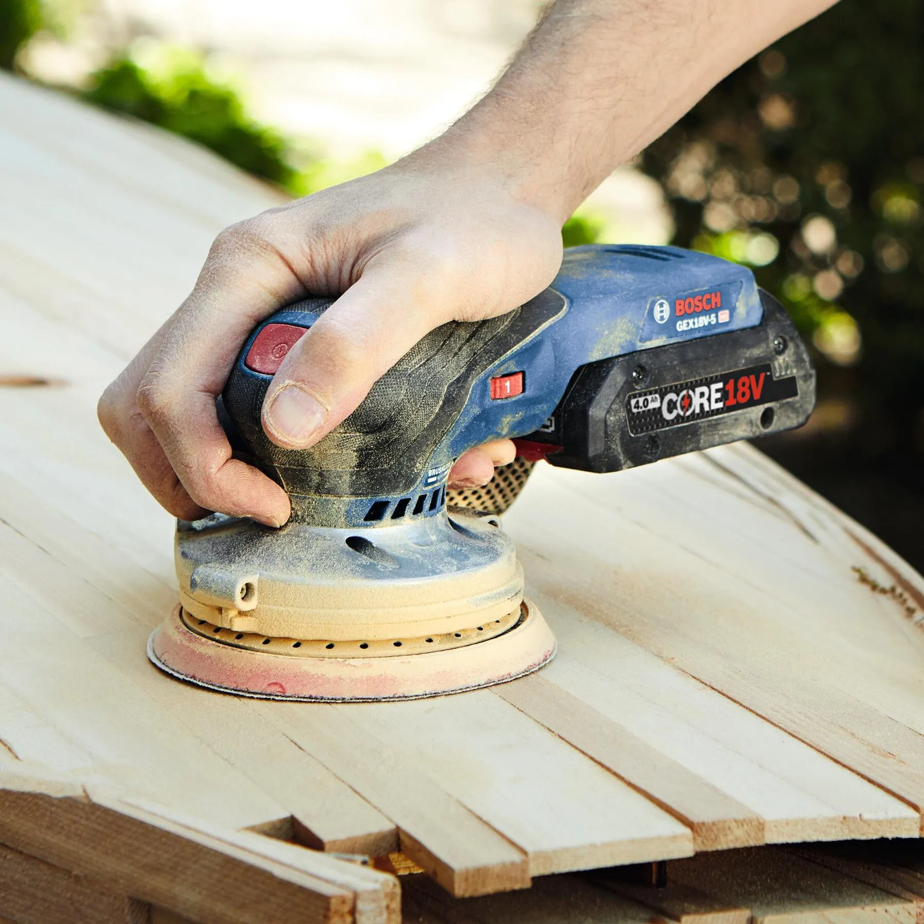18V Brushless 5" Random Orbit Sander Kit with 4.0 Ah CORE Compact Battery