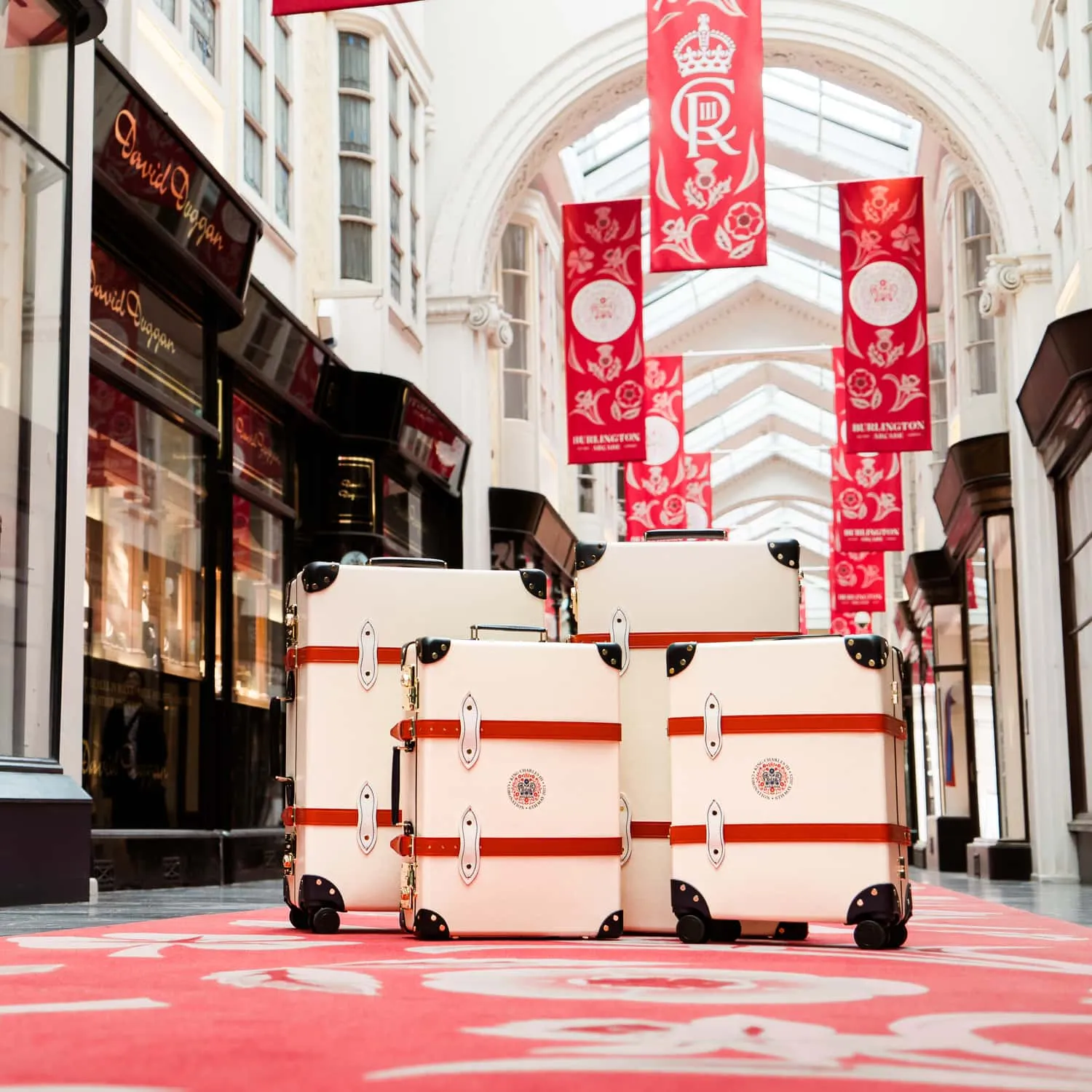 Coronation Special · Carry-On - 4 Wheels | Ivory/Navy/Brass