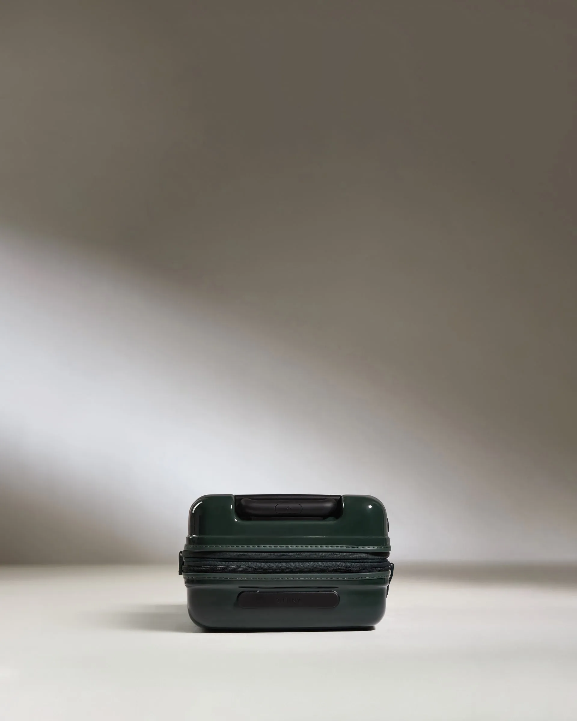 Expandable Carry-on Luggage in Green Gloss - Icon Stripe