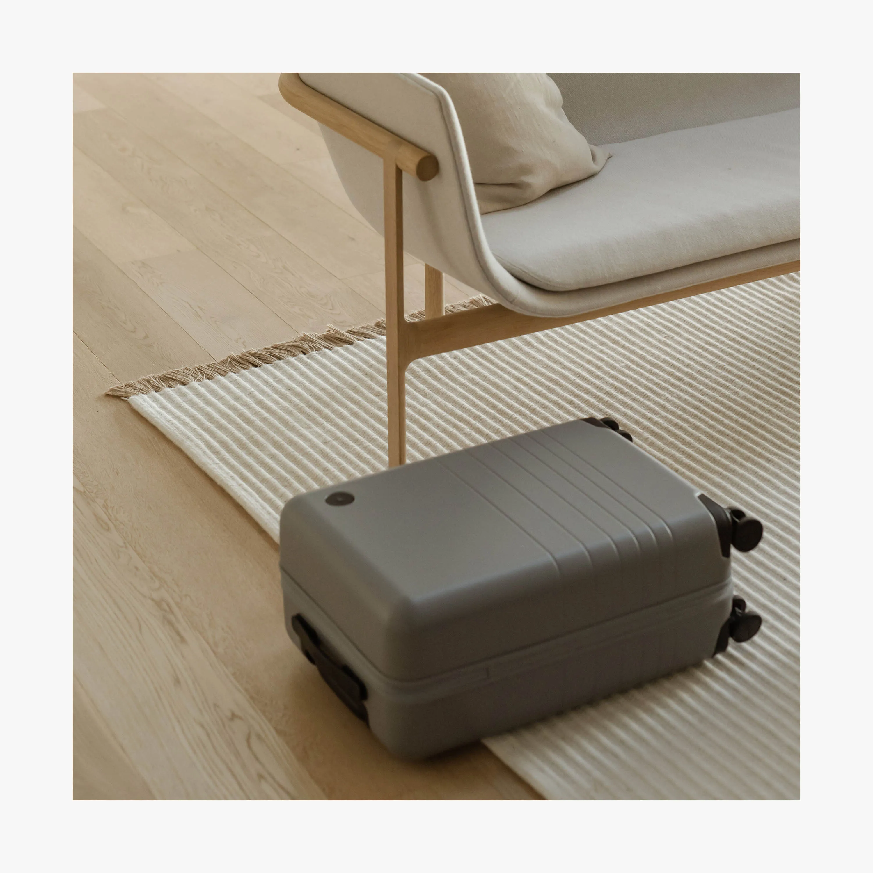 Expandable Check-In Medium