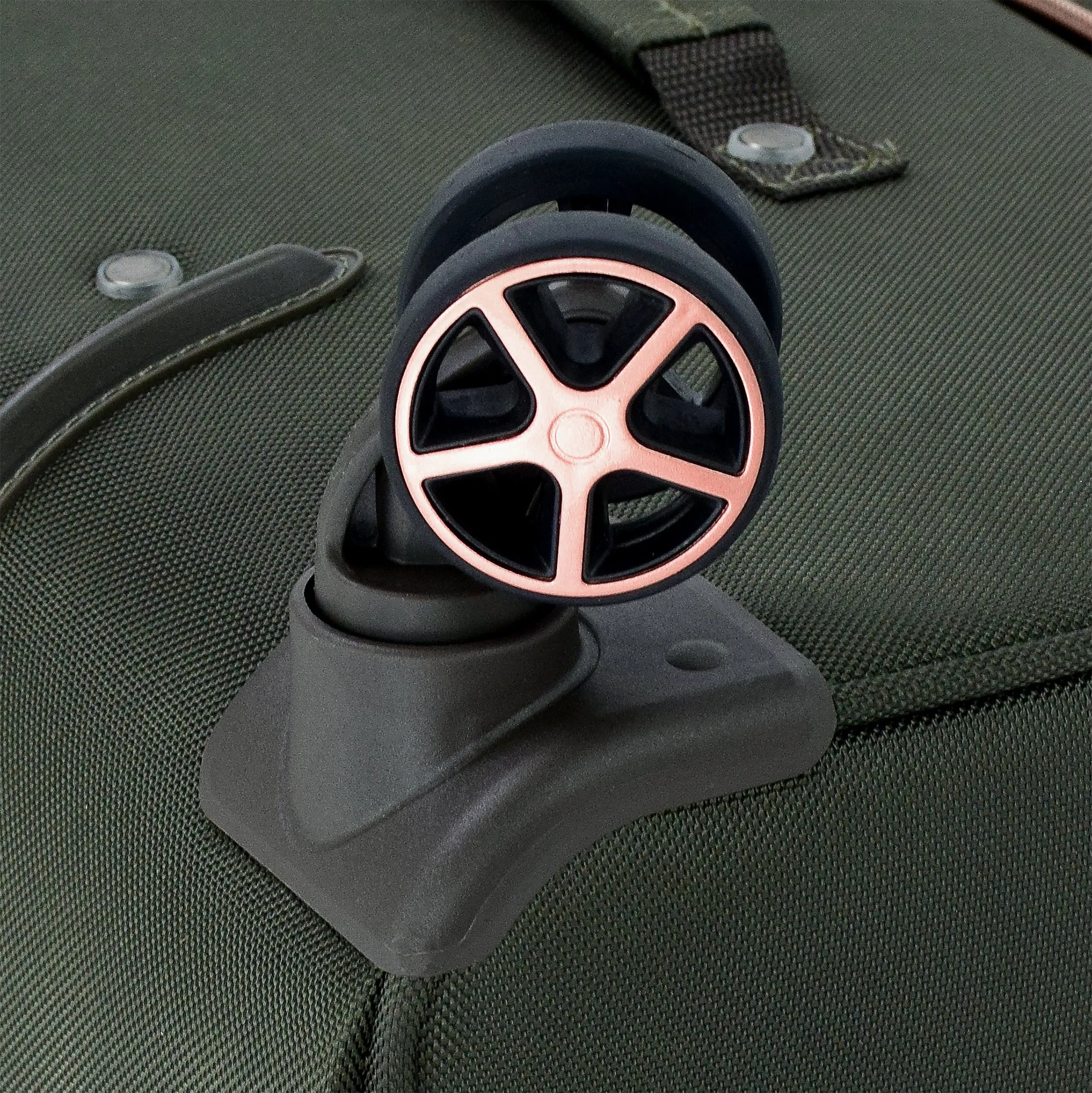 Hartford II 20" Expandable Spinner Carry-On