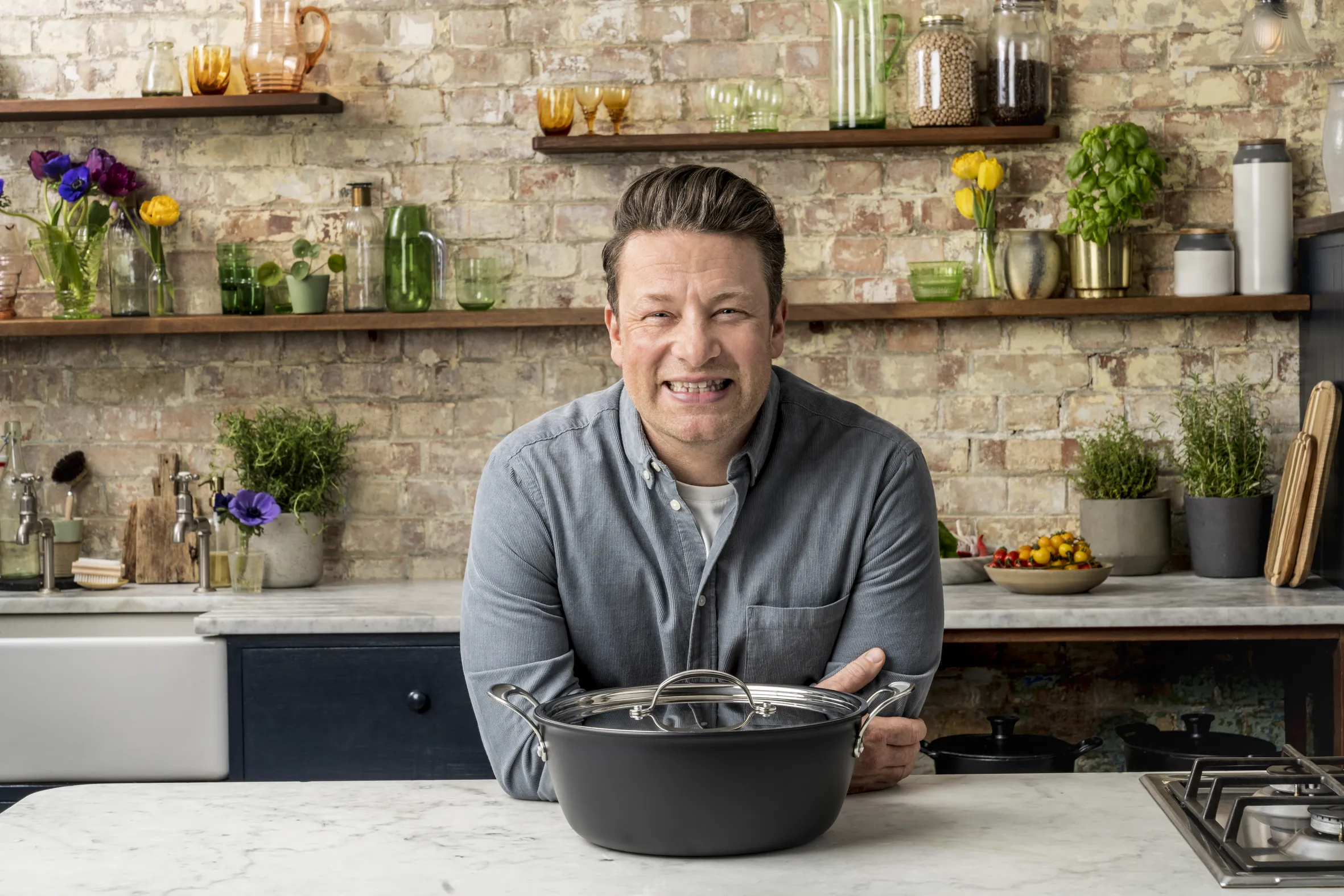 Jamie Oliver by Tefal Cooks Classic Induction Hard Anodised Big Batch Pan 30cm/7.2L   Lid