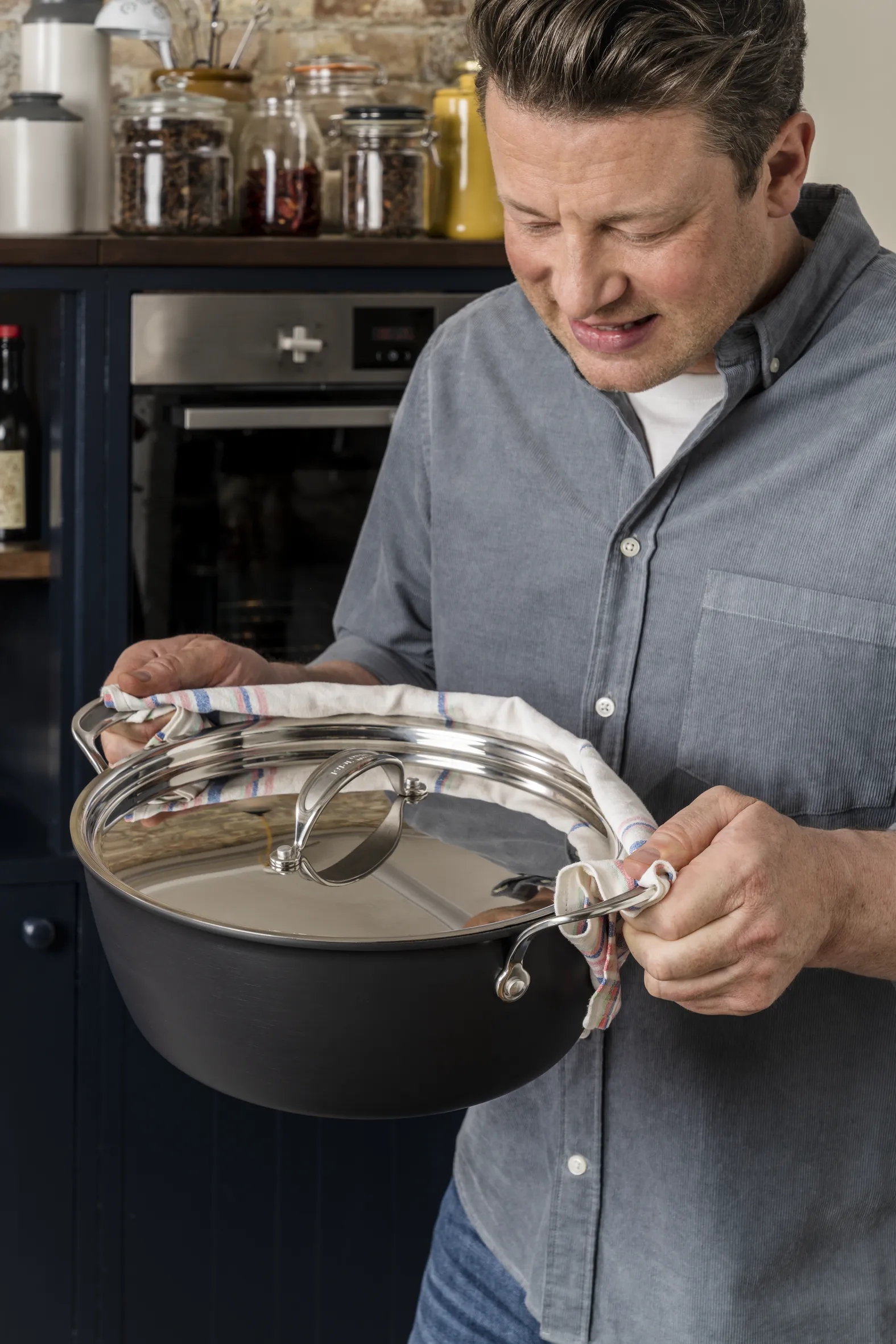 Jamie Oliver by Tefal Cooks Classic Induction Hard Anodised Big Batch Pan 30cm/7.2L   Lid