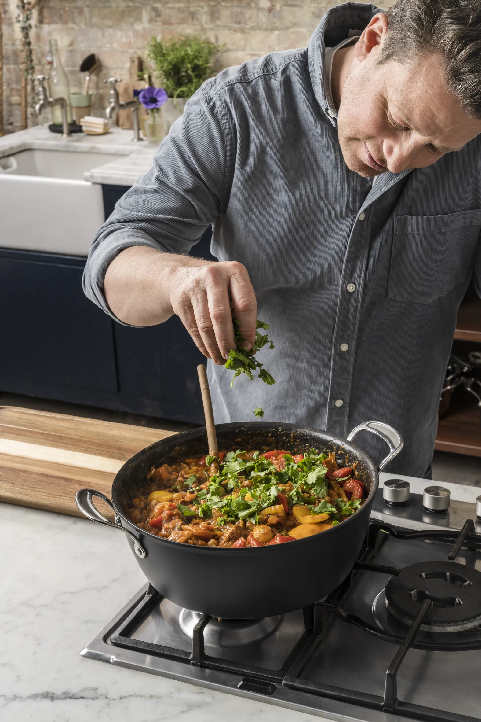 Jamie Oliver by Tefal Cooks Classic Induction Hard Anodised Big Batch Pan 30cm/7.2L   Lid