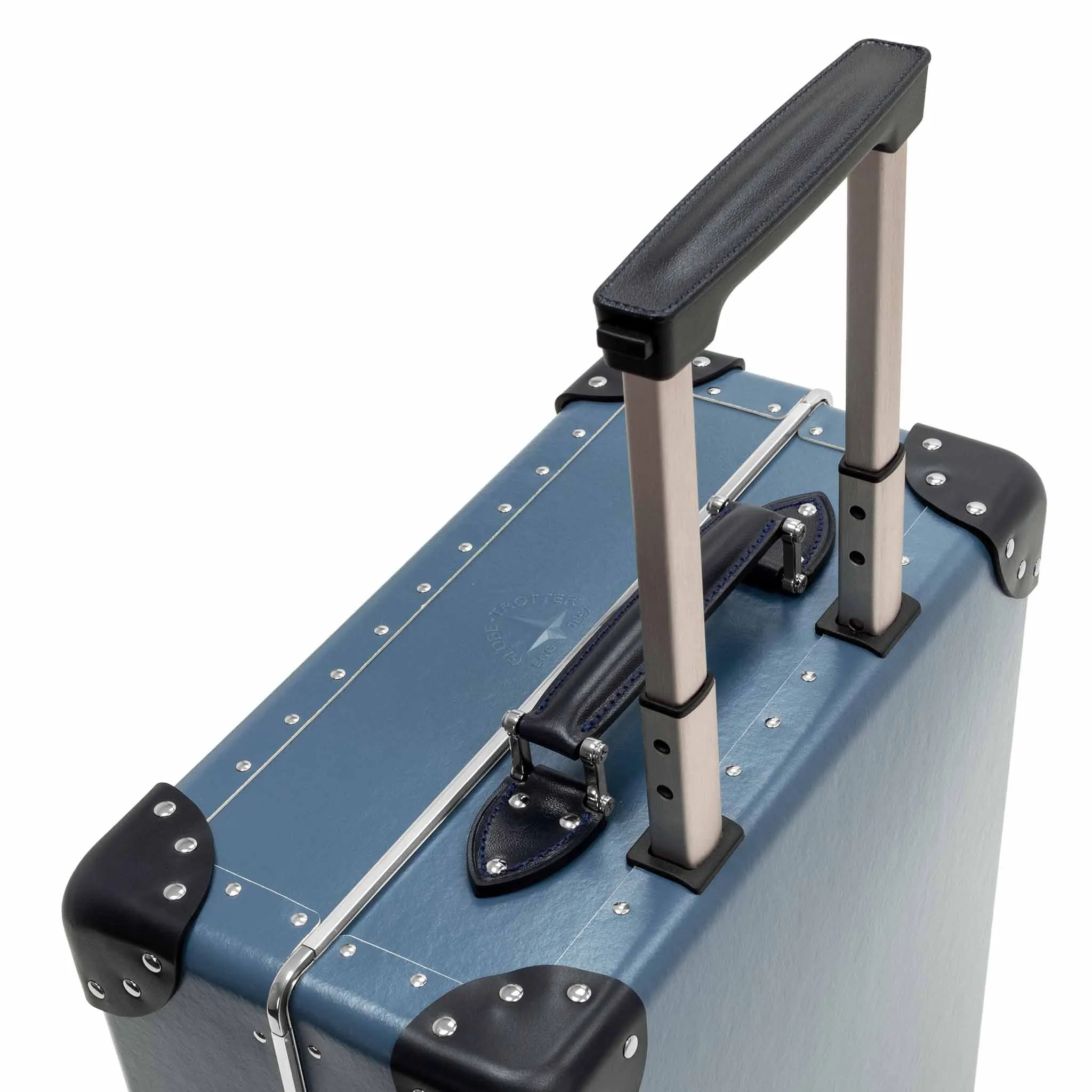 Metropolis · Carry-On - 4 Wheels | Fog Blue/Navy/Chrome
