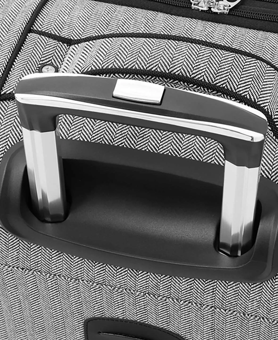 Newcastle Softside 28" Large Checked Expandable Luggage