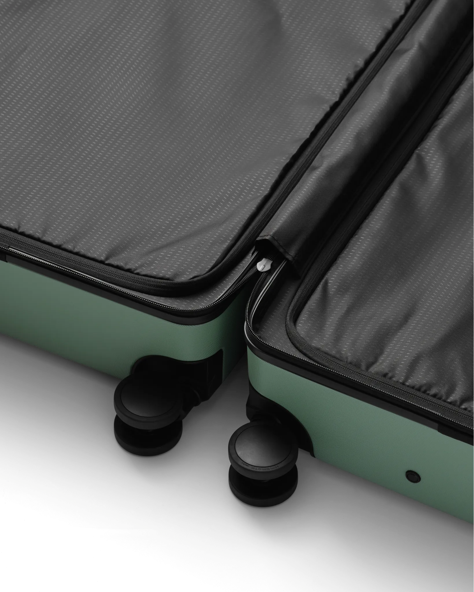 Ramverk Check-in Luggage Medium Green Ray