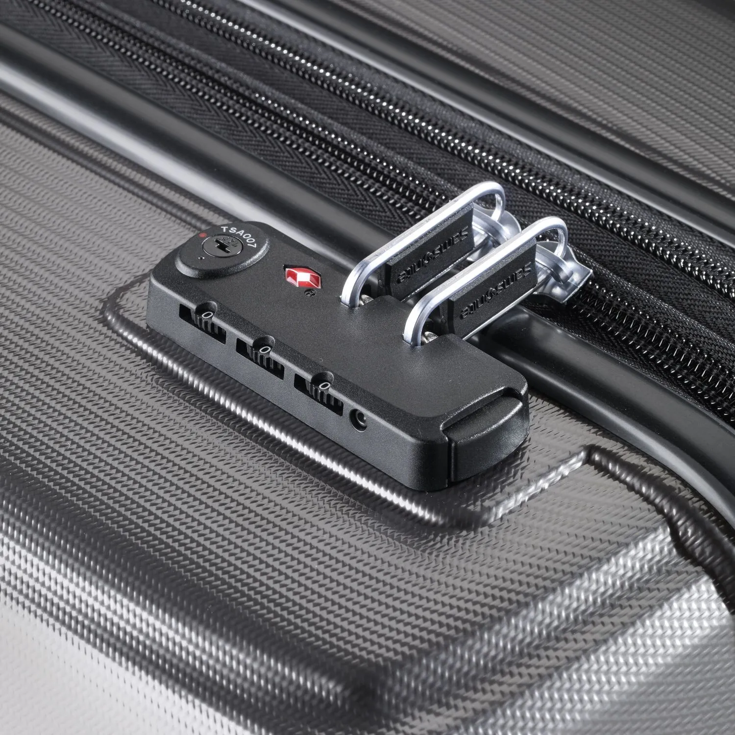 Samsonite Pursuit DLX Plus Spinner Medium Expandable Luggage