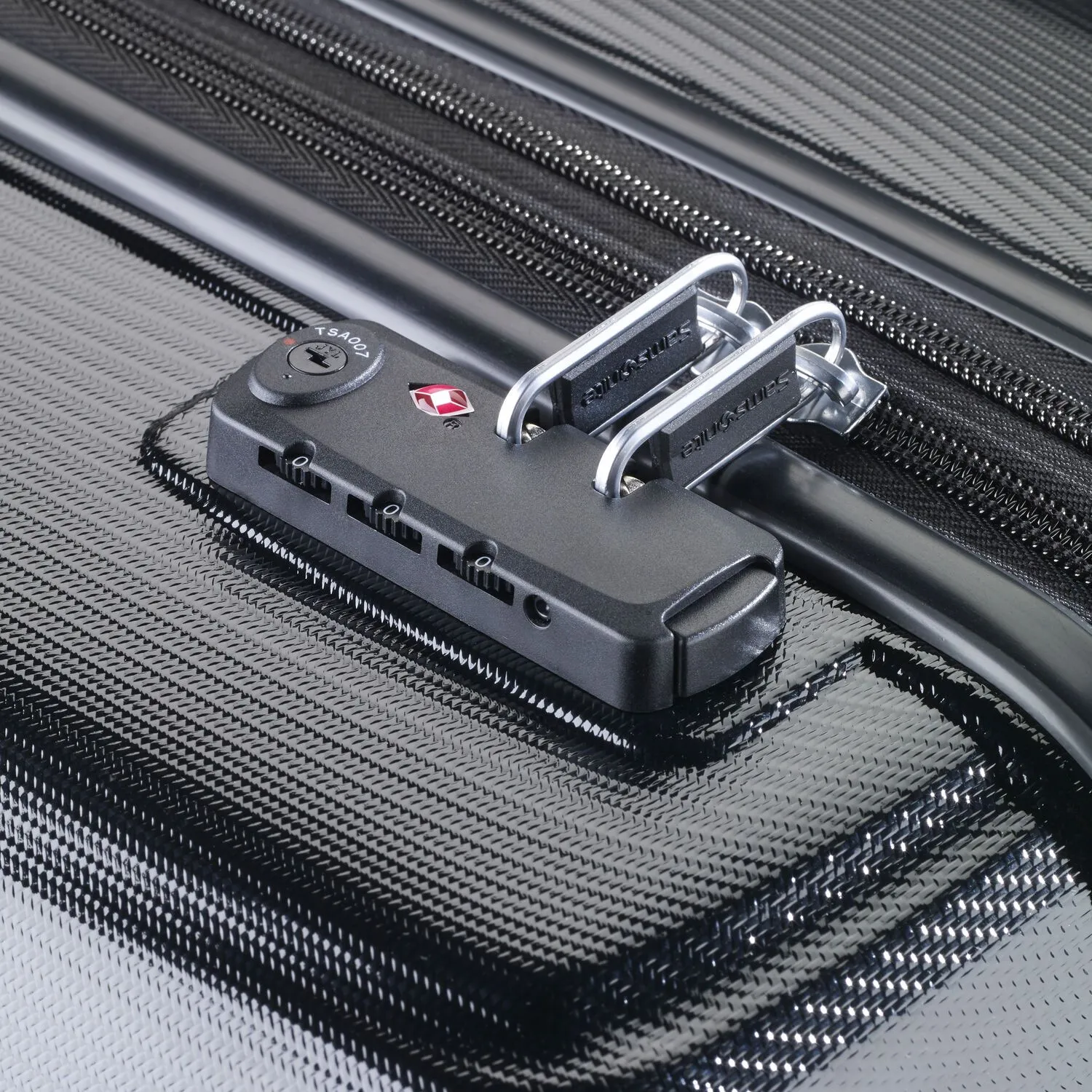 Samsonite Pursuit DLX Plus Spinner Medium Expandable Luggage