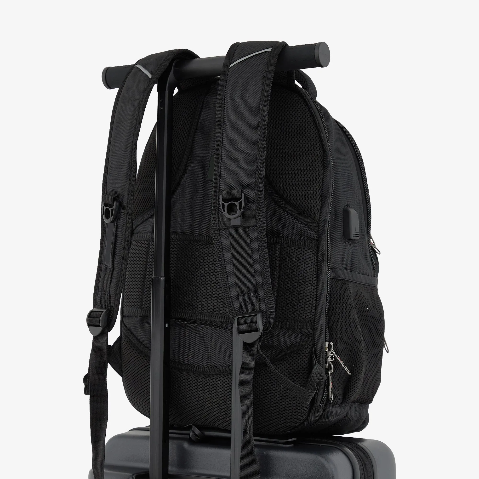 Tilburg | Wing-On™ Luggage