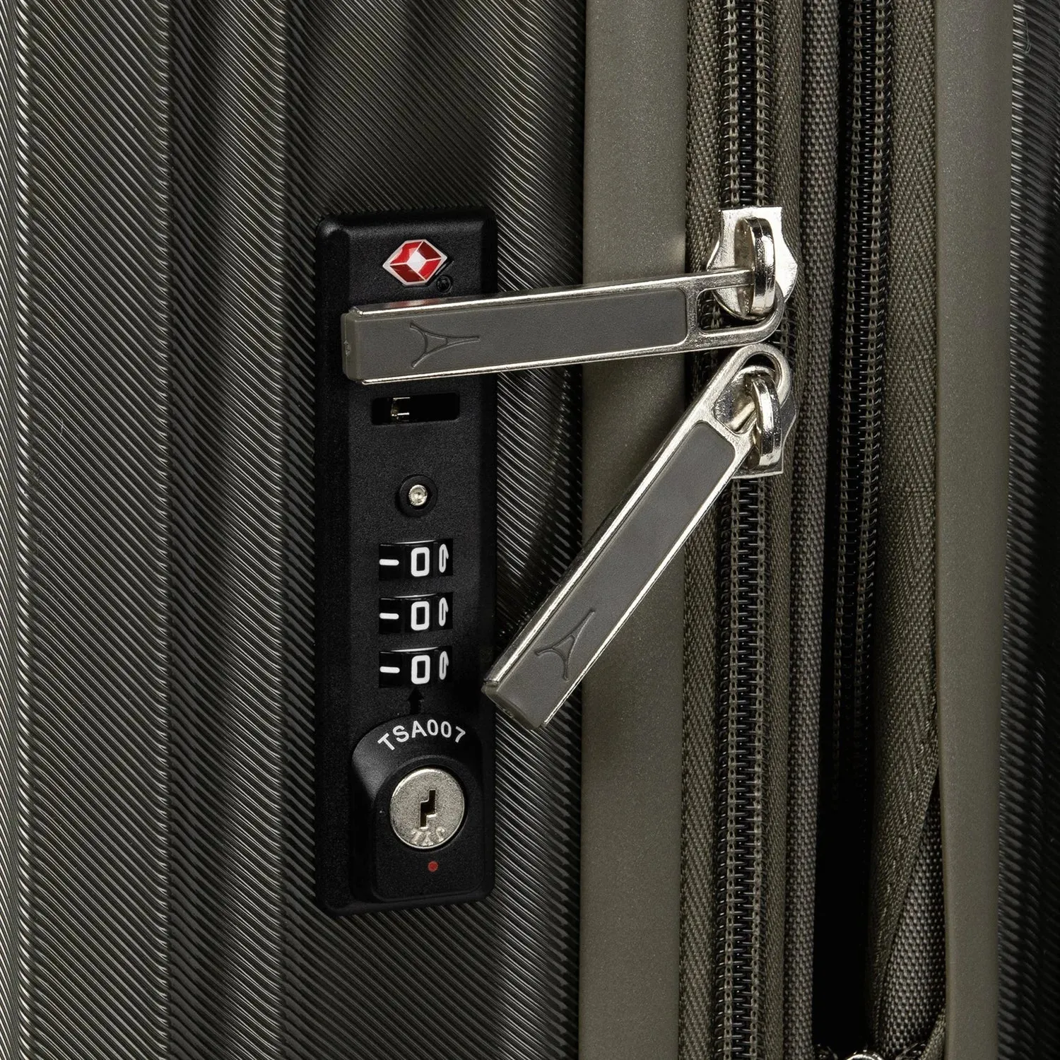 Travelpro Maxlite Air Large Check-in Expandable Hardside Spinner Luggage