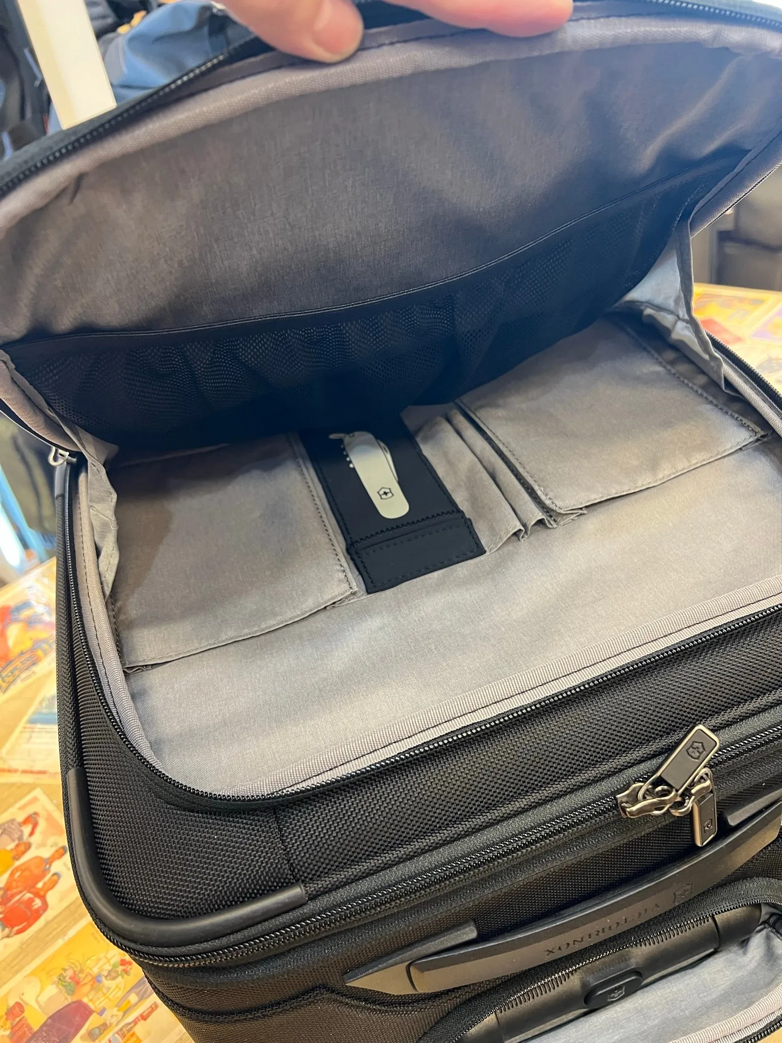 Victorinox Werks 6.0 Softside Spinner Carry-On Boarding Tote