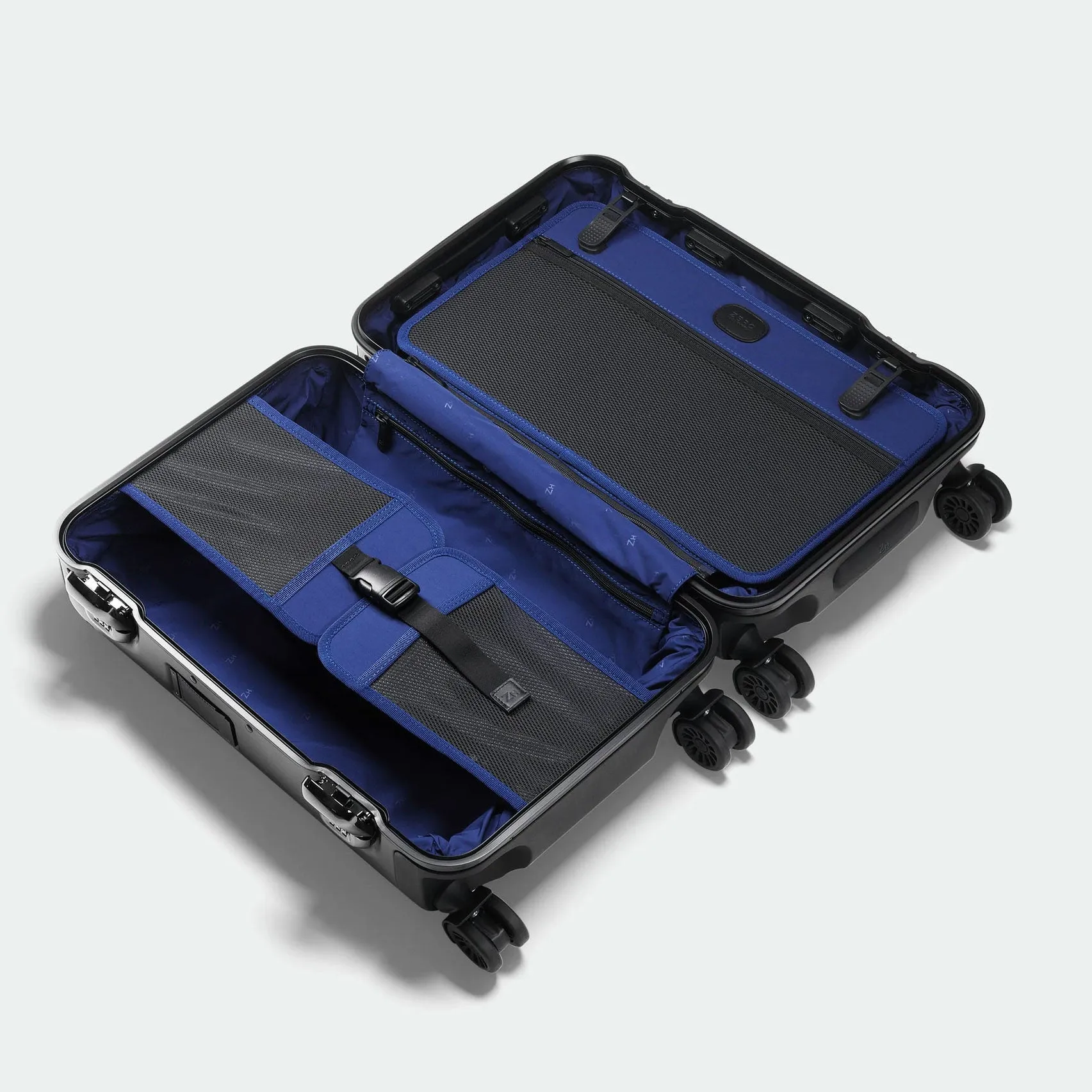 Zero Halliburton Pursuit Aluminum International Carry-On Case
